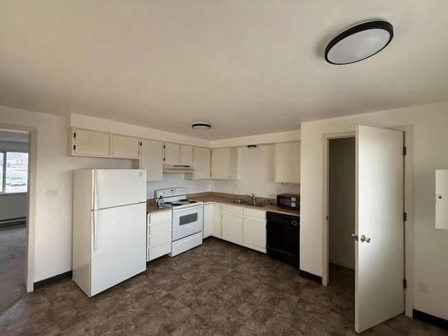 418 Kings Ct in Gillette, WY - Building Photo - Building Photo