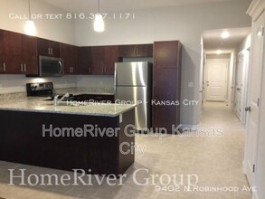 9402 N Robinhood Ave in Kansas City, MO - Building Photo - Building Photo