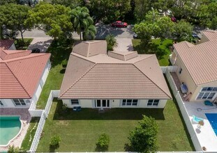 5333 SW 34th Ave in Fort Lauderdale, FL - Building Photo - Building Photo