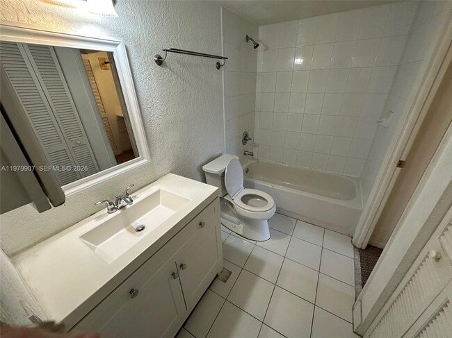 9350 Fontainebleau Blvd in Miami, FL - Building Photo - Building Photo