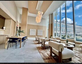 30-55-55 Vernon Blvd in Queens, NY - Building Photo - Building Photo