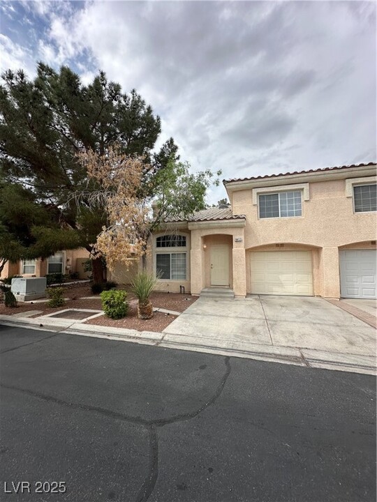 8412 Indigo Sky Ave in Las Vegas, NV - Building Photo