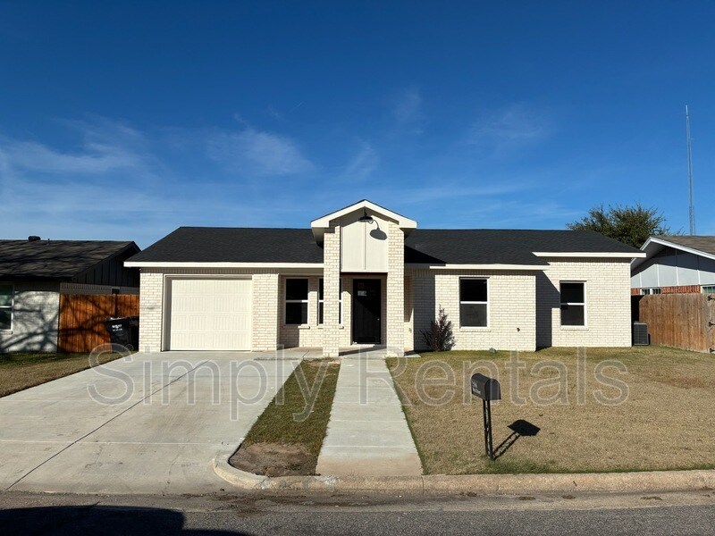 2506 Bliss St in Greenville, TX - Building Photo