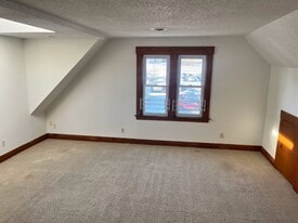 947 Campbell Ave, Unit 3rd Floor in West Haven, CT - Building Photo