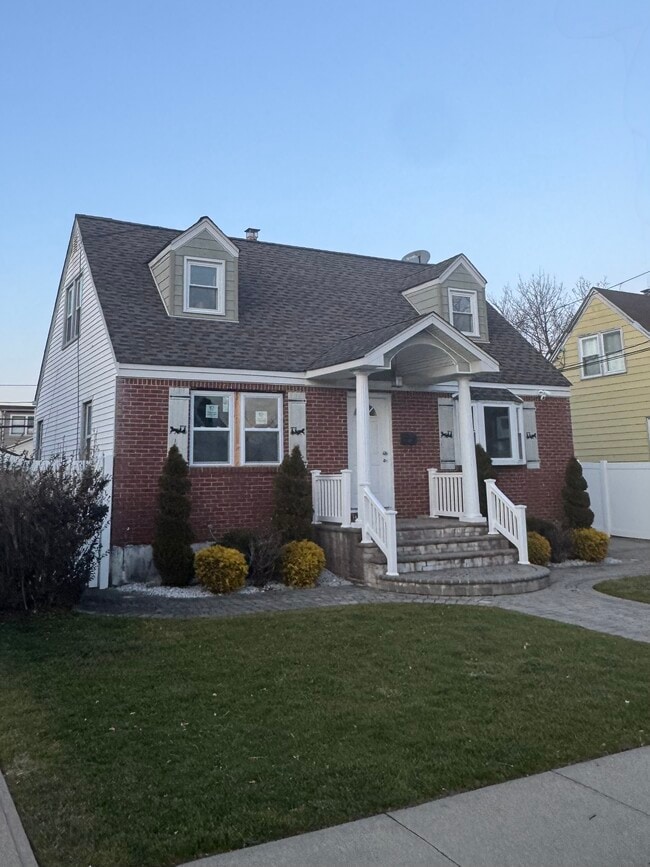 741 Salem Rd in Uniondale, NY - Building Photo - Building Photo