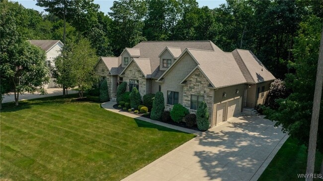 9743 Cobblestone Dr in Clarence, NY - Building Photo - Building Photo