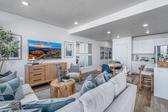 1566 N Summer Spgs Cv in Spanish Fork, UT - Foto de edificio - Building Photo