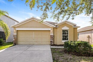 7331 Lumber Port Dr in Ruskin, FL - Building Photo