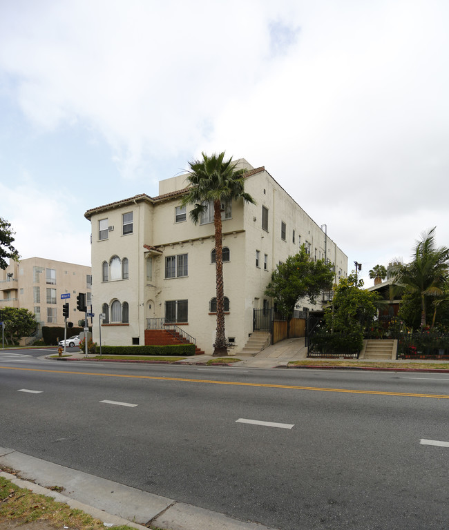 357 S Wilton Pl in Los Angeles, CA - Foto de edificio - Building Photo
