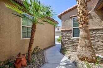 7609 Slide Rock Ave in Las Vegas, NV - Building Photo - Building Photo