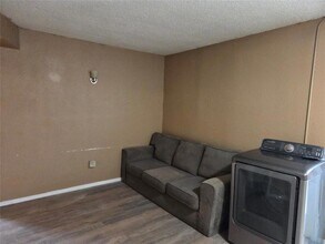 401 12th Ave SE, Unit 4 in Norman, OK - Foto de edificio - Building Photo