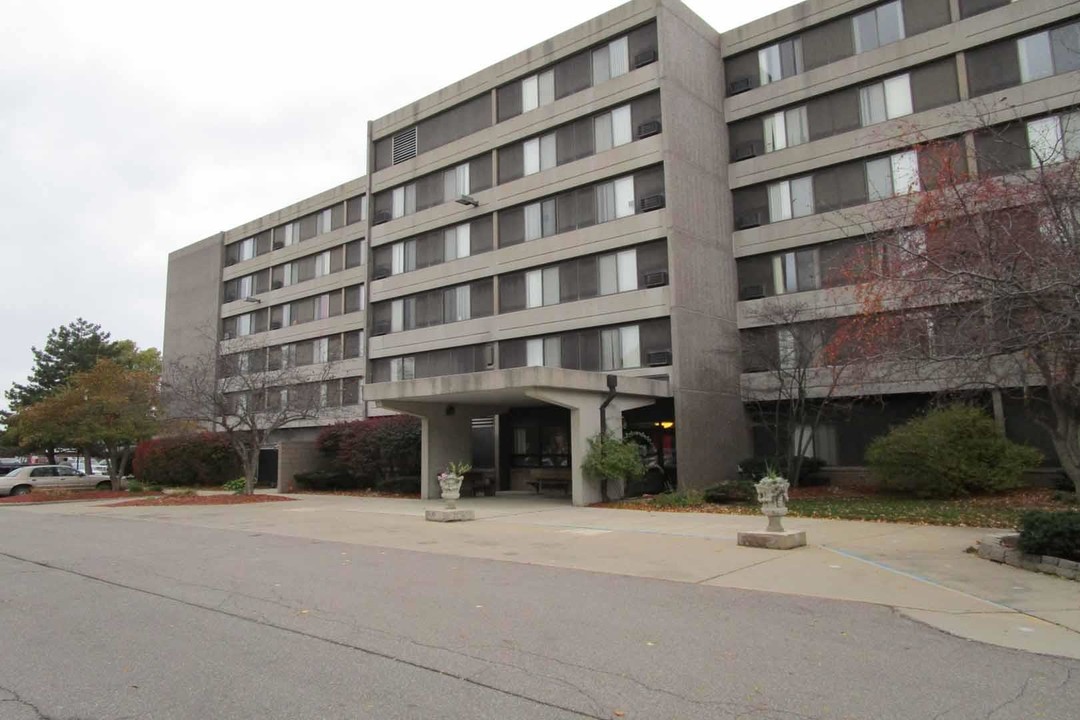 Columbia Court - Senior, 62+ or barrier free in Belleville, MI - Foto de edificio