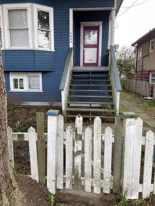 1842 11th Av E in Vancouver, BC - Building Photo