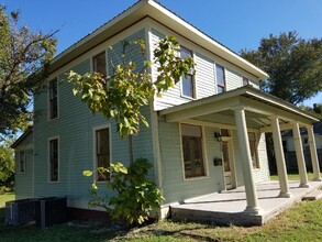 820 Porter St in Taylor, TX - Building Photo - Building Photo