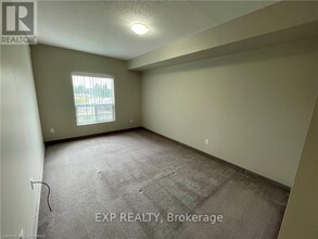 239-239 Auburn Dr in Waterloo, ON - Building Photo - Building Photo