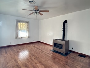 430 Stadium Dr in Fostoria, OH - Building Photo - Building Photo