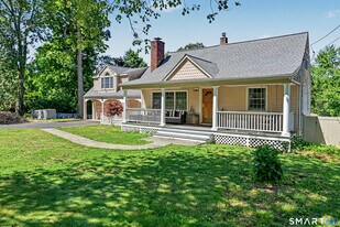 59 Creeping Hemlock Dr in Norwalk, CT - Building Photo