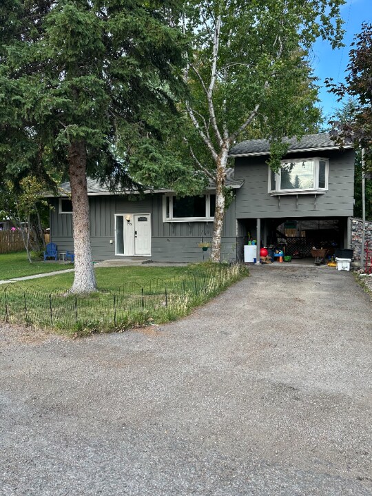 170 5th Ave E N in Columbia Falls, MT - Building Photo
