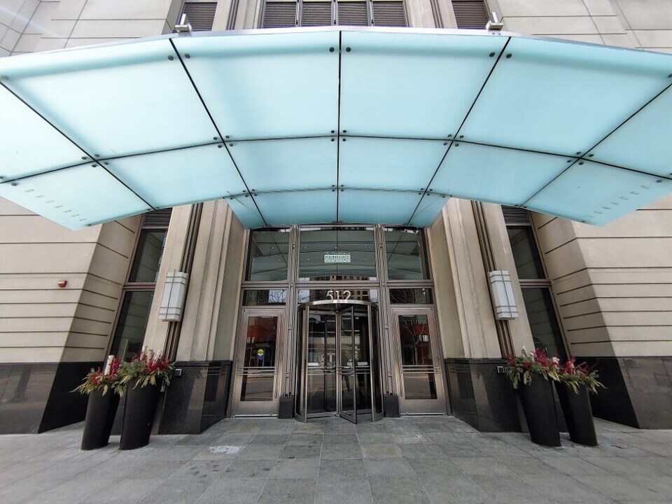 512 MCCLURG in Chicago, IL - Building Photo