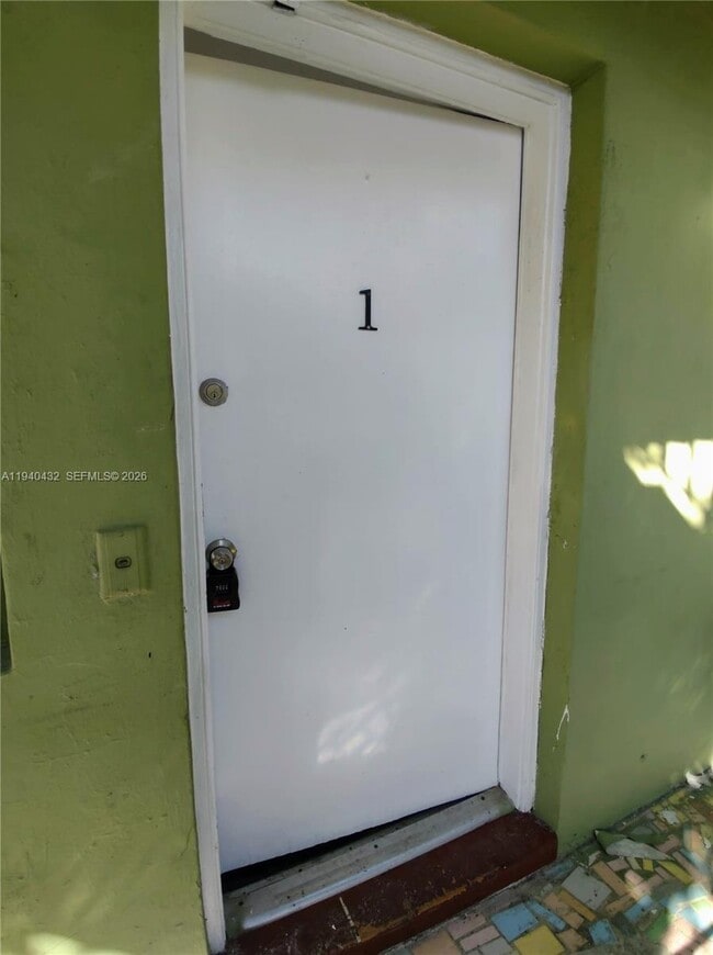 1565 SW 6th St in Miami, FL - Foto de edificio - Building Photo