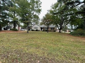 1300 Green Tee Ln in Rocky Mount, NC - Building Photo