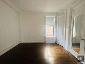 WEST 72 STREET in New York, NY - Building Photo - Building Photo