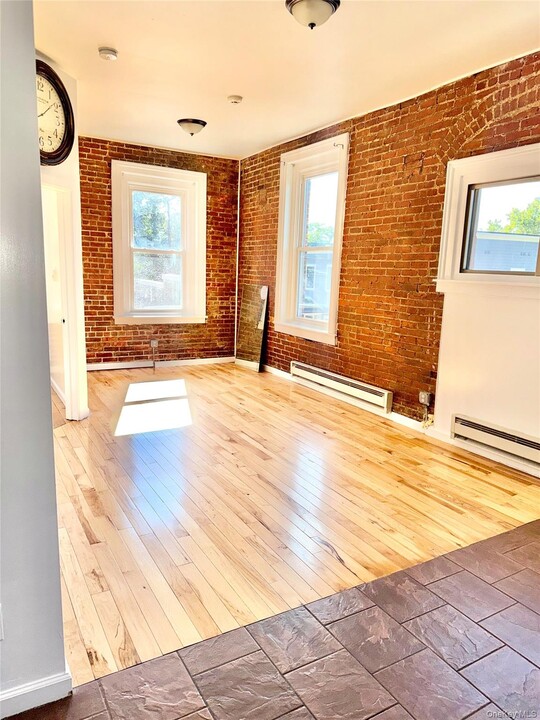 2657 E Main St in Wappingers Falls, NY - Building Photo