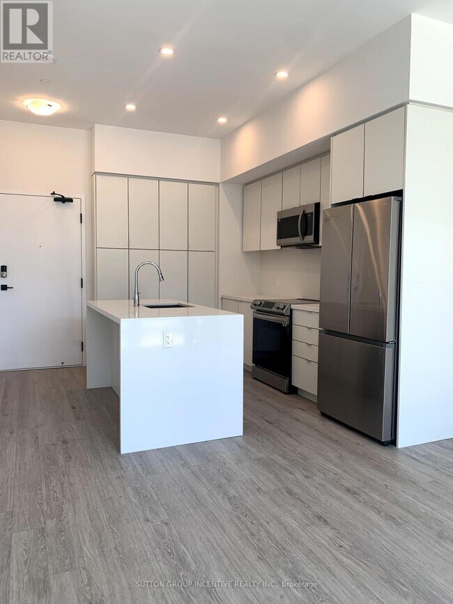 415-415 Sea Ray Ave in Innisfil, ON - Building Photo - Building Photo
