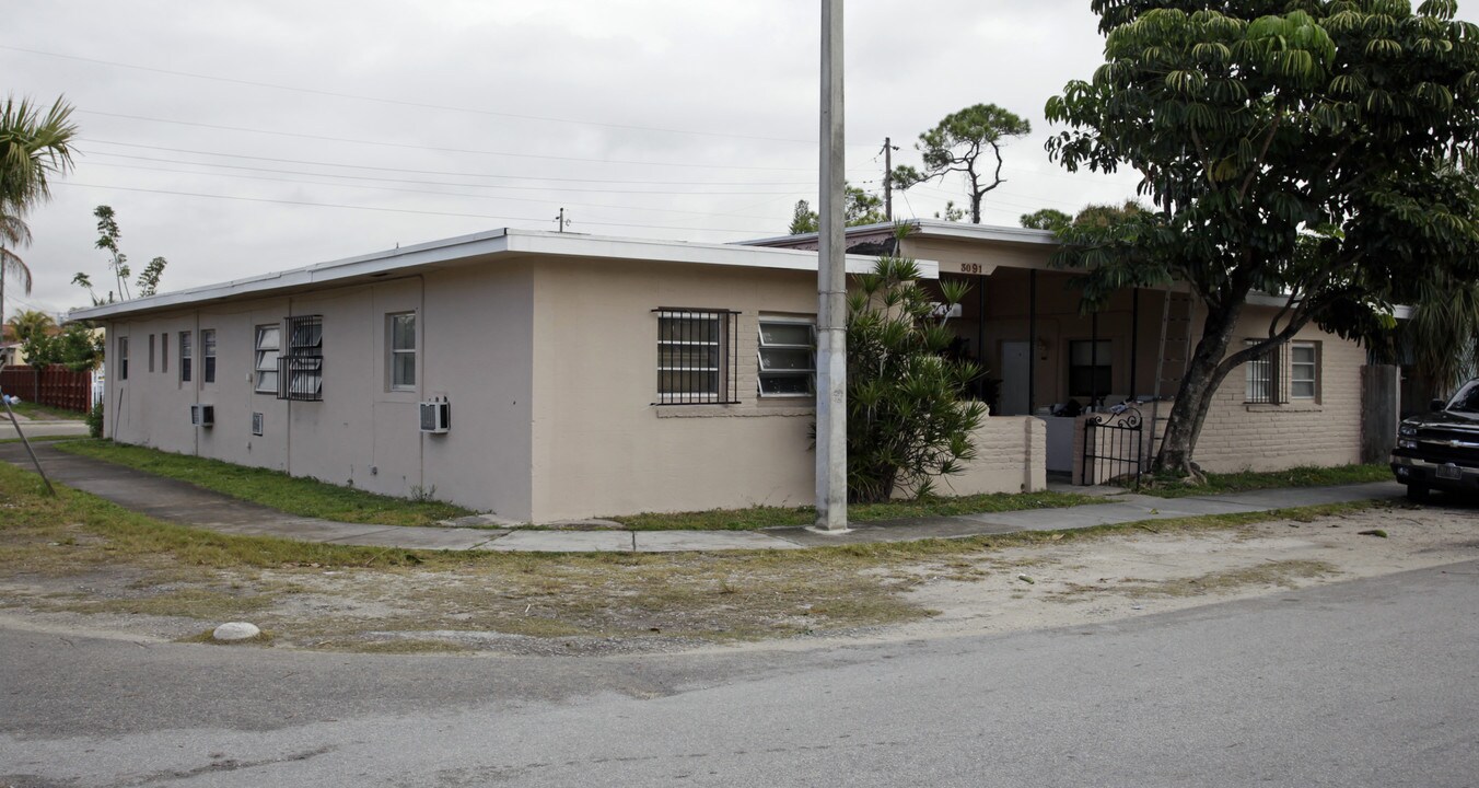 3091 SW 27th Ln in Miami, FL - Building Photo