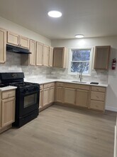 84 Seabreeze Way in Keansburg, NJ - Building Photo - Building Photo