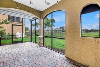 651 Saxony Blvd in St. Petersburg, FL - Building Photo - Building Photo