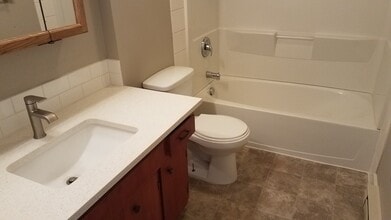 312 N Silver Lake Ave, Unit B in Medical Lake, WA - Building Photo - Building Photo