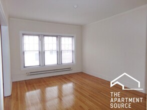 1025 Dempster St, Unit E3 in Evanston, IL - Foto de edificio - Building Photo