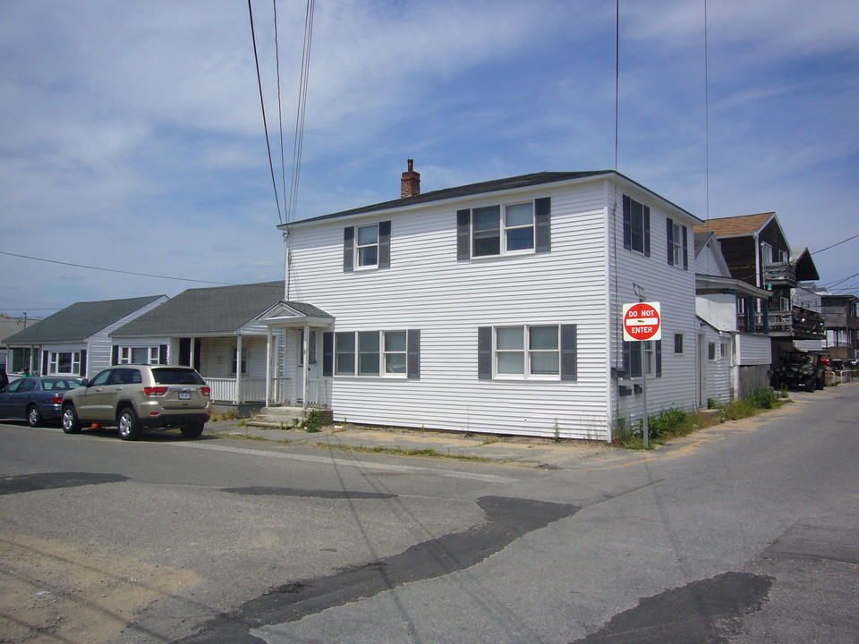 15 Vermont St in Salisbury, MA - Foto de edificio