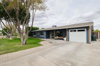 1708 E Montebello Ave, Unit 8305 in Phoenix, AZ - Building Photo - Building Photo