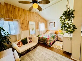 12807 Gilmore Ave in Los Angeles, CA - Building Photo