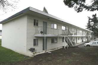 CRYSTAL SPRINGS CONDOMINIUMS in Portland, OR - Building Photo - Building Photo