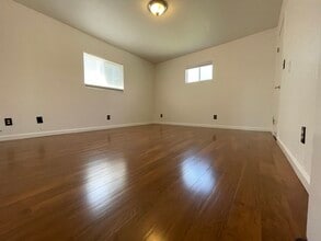 302 Laurel St in San Carlos, CA - Foto de edificio - Building Photo