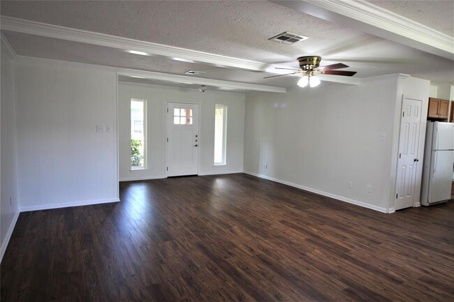 5701 Leggett Ln in Pearland, TX - Building Photo - Building Photo