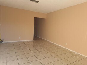 4070 NW 30th Terrace in Lauderdale Lakes, FL - Building Photo - Building Photo