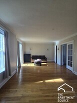 909 Elmwood Ave, Unit O3 in Evanston, IL - Building Photo