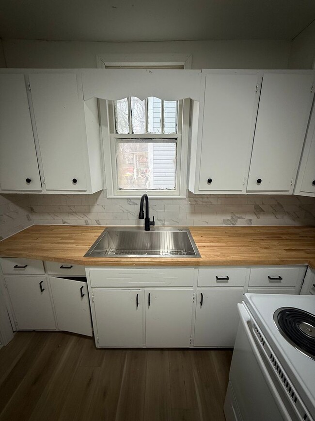 2134 Thompson Ave in Fort Wayne, IN - Building Photo - Building Photo