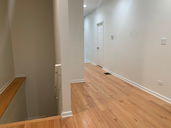 3617 W Belmont Ave, Unit 1st Floor Duplex in Chicago, IL - Building Photo - Building Photo