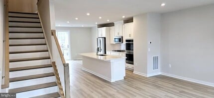 24148 Thurso Sq in Sterling, VA - Building Photo - Building Photo
