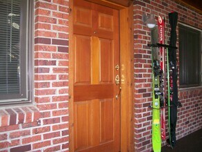 835 E Hyman Ave, Unit C in Aspen, CO - Foto de edificio - Building Photo