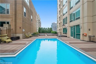 33 W Ontario St, Unit 28i in Chicago, IL - Building Photo - Building Photo