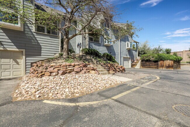 2003 S Worchester Way in Aurora, CO - Building Photo - Building Photo