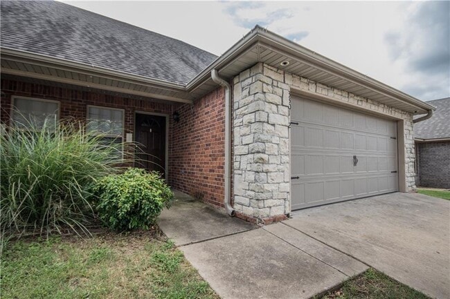 3301 SW Deerfield Blvd in Bentonville, AR - Building Photo - Building Photo