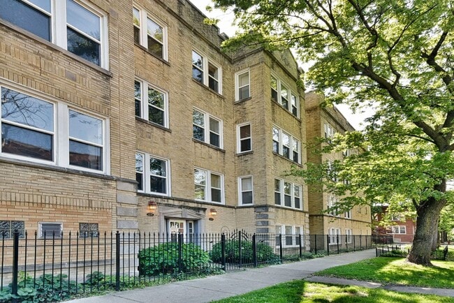 property at 3249 W Cullom Ave