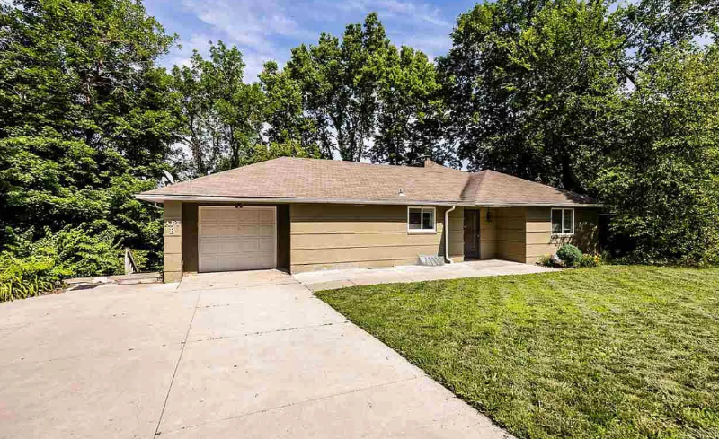 237 Ridge Dr in Manhattan, KS - Building Photo